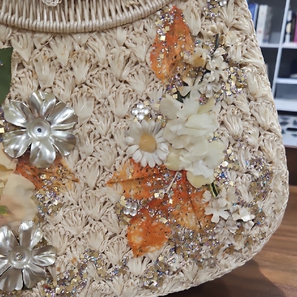 Chic Floral Embellished Woven Shoulder Bag - Picture 4 of 15